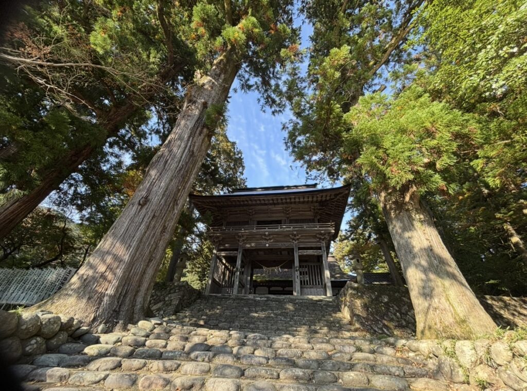 心が静まる旅路 ― 洲原神社で感じた“ただそこに在る幸せ”