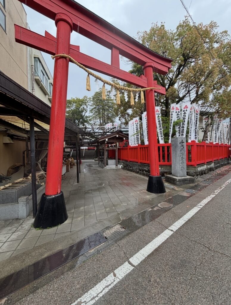 混雑を避けて大正解！雨のお千代保稲荷で食べ歩き満喫日記♪
